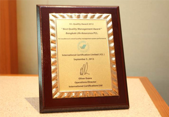 กรุงเทพประกันชีวิต ได้รับรางวัล Best Quality Management Award 2012